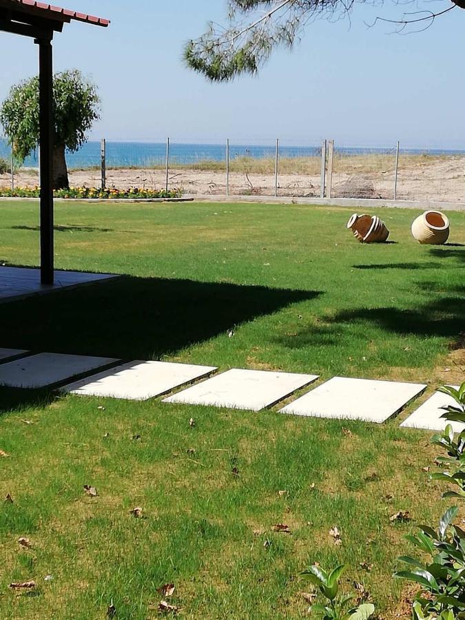 Aster Beach House Nea Thesi Buitenkant foto