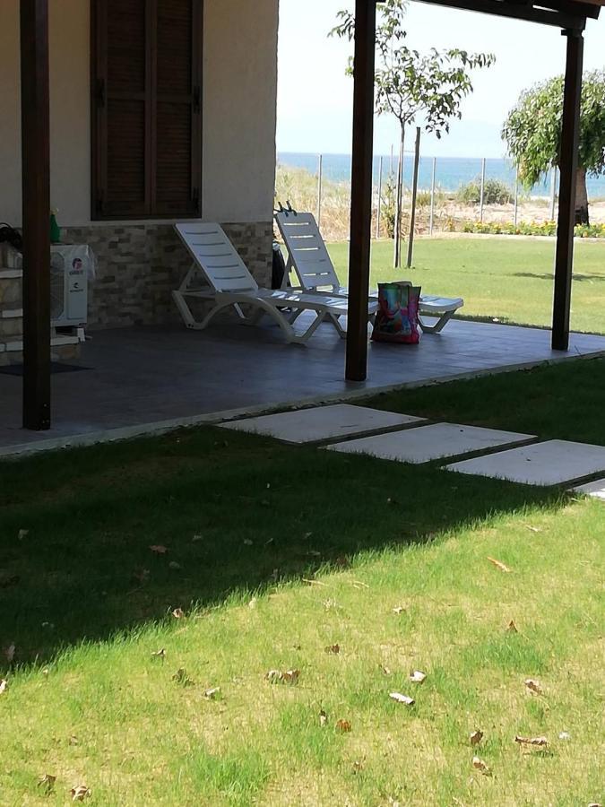 Aster Beach House Nea Thesi Buitenkant foto